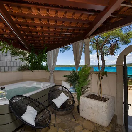 Nauta Villa Lovište