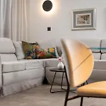 Nauta Vila *